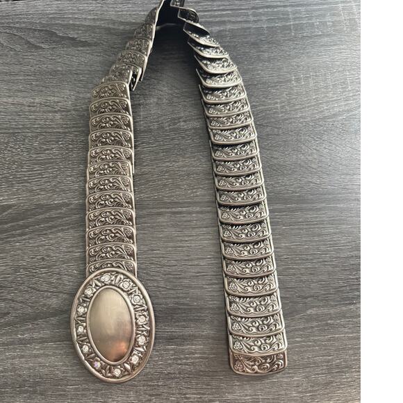 VTG Retro Rhinestone Metal Stretch Elastic Silver Tone Belt Round Ornate Floral - Picture 3 of 5